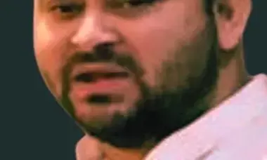 क्या चुनाव आयोग मर गया है - तेजस्वी ने पूछा