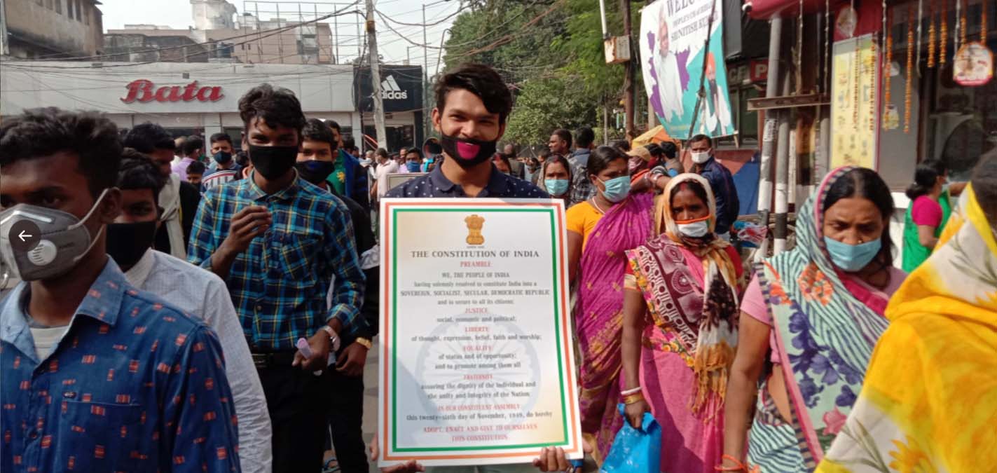 भारत में लोकतांत्रिक मूल्यों पर खतरा मंडरा रहा है