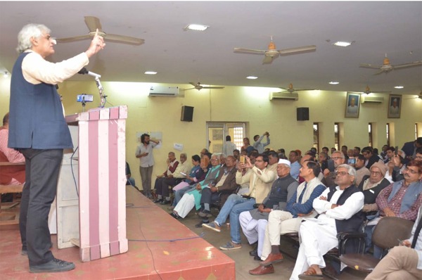 माल्या-अडानी के लिए पैसा है, किसान के लिए नहीं- पी साईनाथ