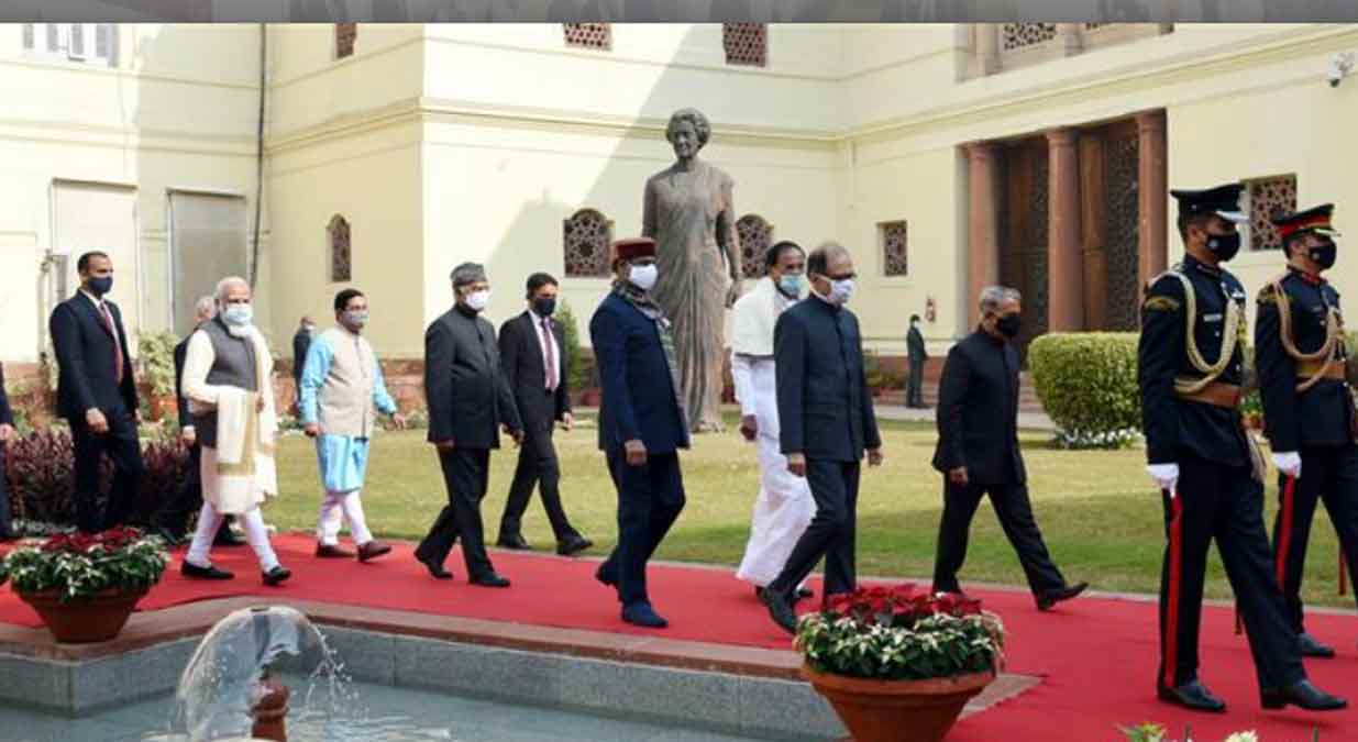 जनद्रोही सरकार द्वारा अपने जनद्रोही रवैये की प्रतिरक्षा के लिए राष्ट्रपति से संसद में बंचवाया गया अभिभाषण !