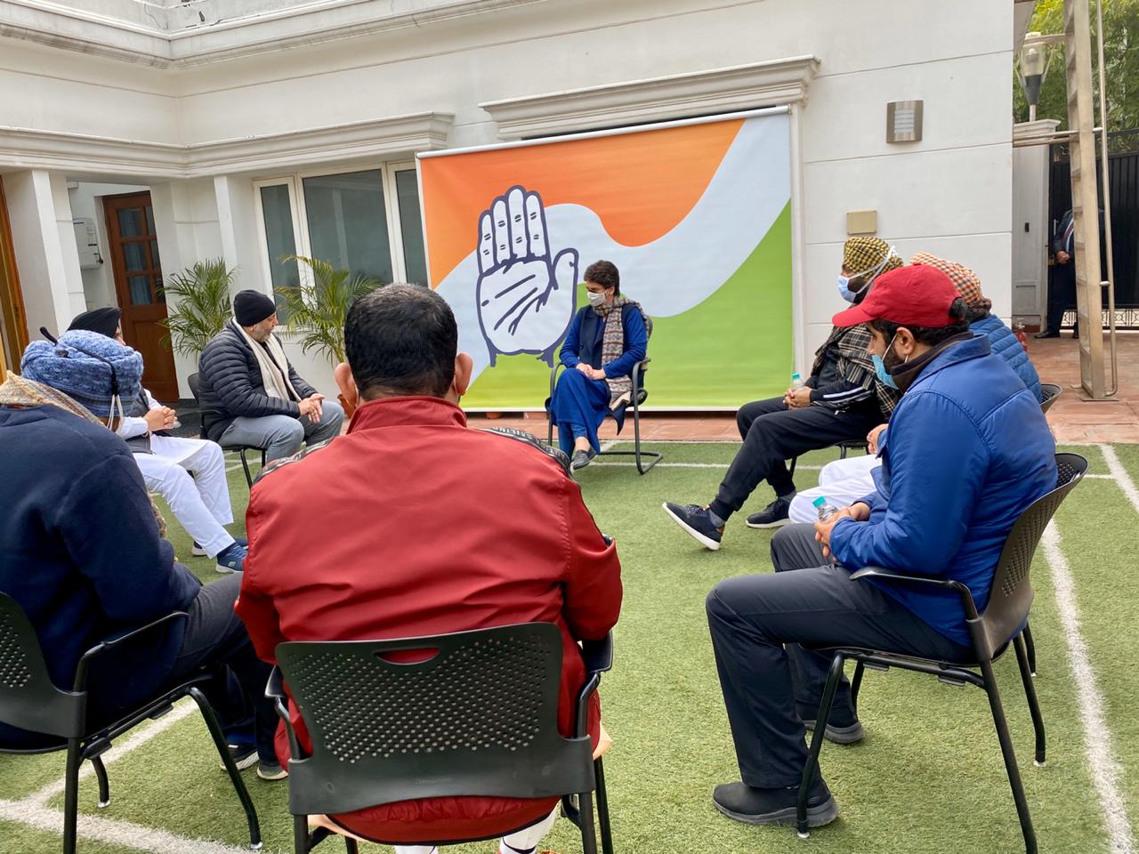 बिग ब्रेकिंग : किसान आंदोलन के समर्थन में प्रियंका गांधी पहुंचीं जंतर मंतर