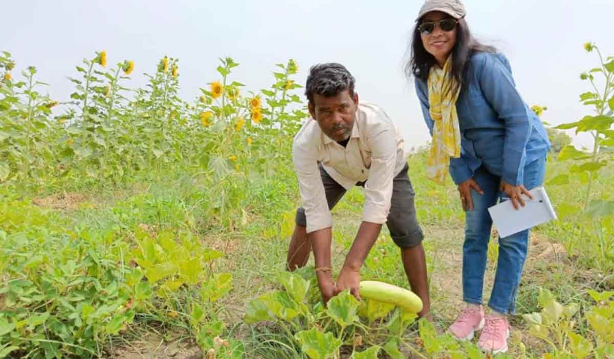 प्रेरक कहानी : मल्टीनेशनल कंपनी की नौकरी छोड़, कर रहे प्राकृतिक खेती