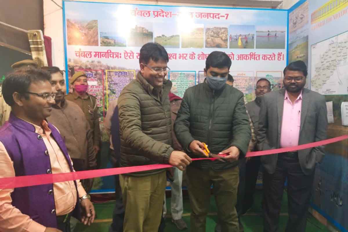 इटावा महोत्सव में ‘चंबल पर्यटन’ जागरूकता कैंप का उद्घाटन, चंबल टूरिज्म का मोनोग्राम भी जारी
