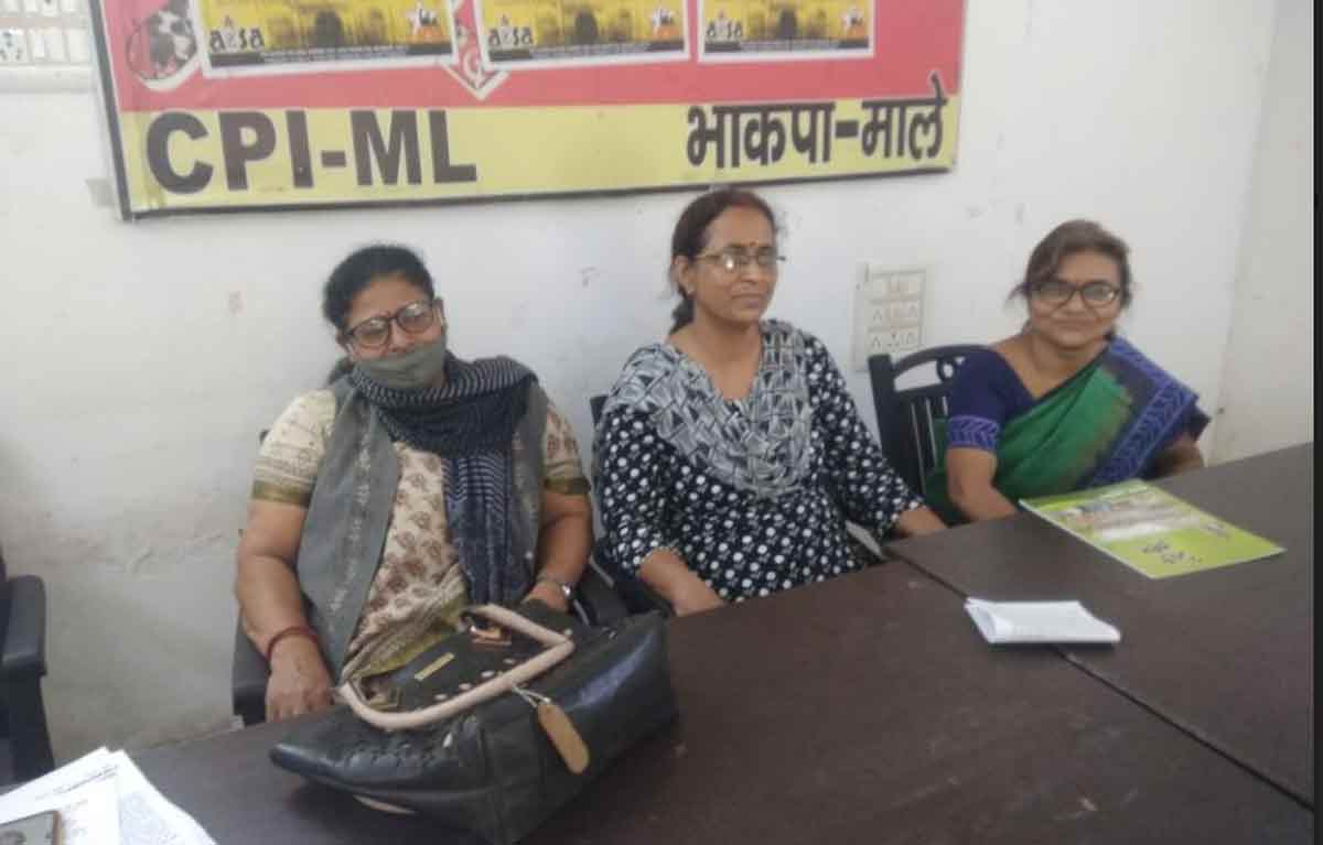 लॉकडाउन में पूंजीपतियों की संपत्ति बढ़ी, लेकिन स्वयं सहायता समूह की महिलाओं से वसूला गया जबरन कर्ज