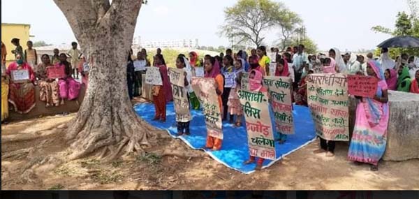 झारखंड में जारी रघुवर राज ! झारखंड में पुलिसिया राज है क्या? अपराधियों की गिरफ्तारी नहीं, गिरफ्तारी की आवाज उठाने वालों पर मुकदमा