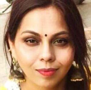 एय बे उसूल ज़िंदगी/ फ़ाश कहाँ हुए तुझपे/अब तलक जन्नतों के राज़ ...