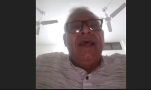 स्त्री को मनुष्य के रूप में देखा जाना चाहिए, जैसे पुरुष को देखा जाता है - अष्टभुजा शुक्ल