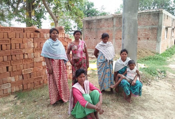 पांच लोगों में केवल 1.5 किलो चावल और एक पाव दाल, गरीबी का इससे बड़ा मजाक और क्या हो सकता है