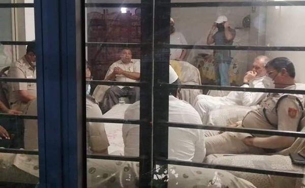 डॉ. जफरुल इस्लाम खान के आवास पर गृह मंत्रालय/ मोदी सरकार के इशारे पर दिल्ली पुलिस का छापा बेहद निंदनीय व शर्मनाक कृत्य डॉ. जफरुल इस्लाम खान के आवास पर गृह मंत्रालय/ मोदी सरकार के इशारे पर दिल्ली पुलिस का छापा बेहद निंदनीय व शर्मनाक कृत्य