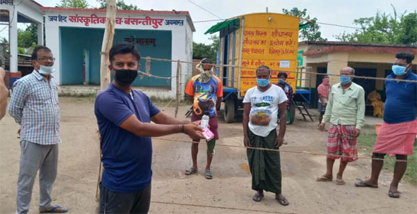 घर पहुंचकर भी प्रवासी मजदूरों को चैन नहीं