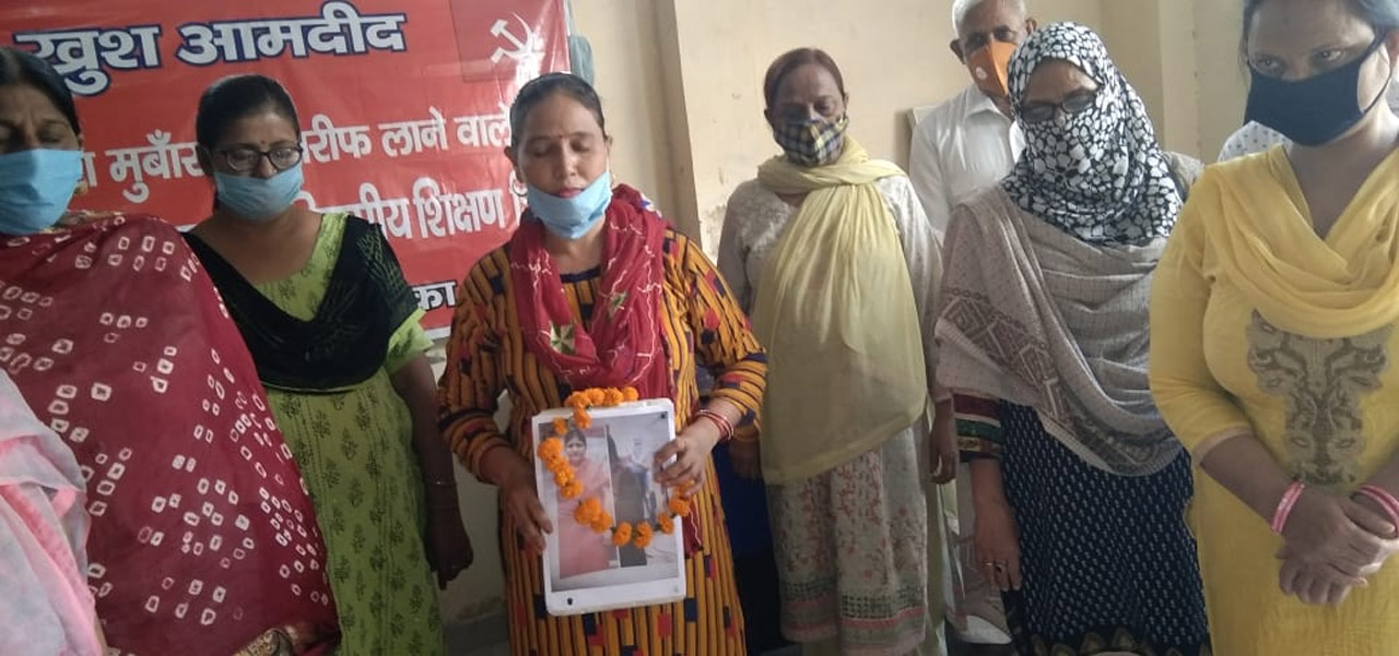 आंगनबाड़ी प्रवेश धवन की मौत : आंगनबाड़ी कर्मचारी यूनियन की मांग सीएमओ पर दर्ज हो हत्या का मुकदमा