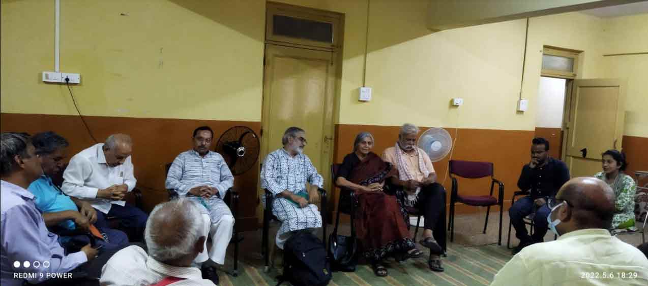 संत परंपरा तक जाती हैं भारतीय लोकतंत्र की जड़ें