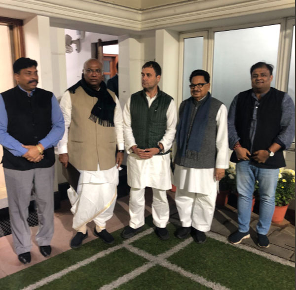 आप से नहीं अब संघ परिवार से सीखें राहुल गाँधी !