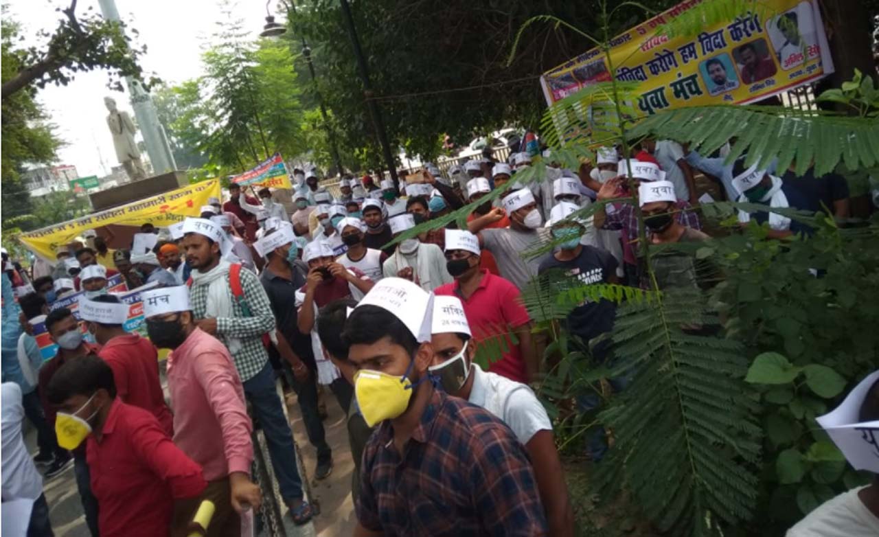 मोदीजी के जन्मदिन पर राष्ट्रीय बेरोजगारी दिवस व जुमला दिवस मना रहे छात्रों पर लाठीचार्ज, गिरफ्तारियां