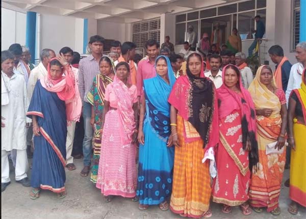 कोरोना के भय से भीख भी मिलना बंद, वहीं खाद्य सुरक्षा कानून के साथ राशन डीलर कर रहे हैं खिलवाड़