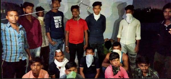 घर लौट रहे झारखंड के प्रवासी मजदूरों को ठेकेदार के इशारे पर राजस्थान पुलिस ने की जमकर पिटाई, ठेकेदार ने भी एक मजदूर का सिर फोड़ा