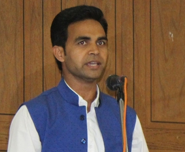 लेकिन तुम उस महामानव के विचारों से अब भी क्यों डरते हो?