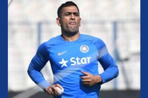 वापसी पर धोनी का सियासी वक्तव्य कहा, जनवरी तक मत पूछो