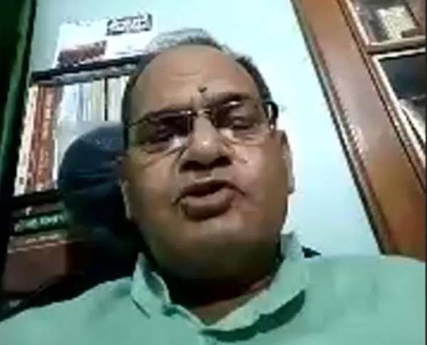 सवाल उठाने वाली कविता श्रेष्ठ होती है - प्रो. चित्तरंजन मिश्र