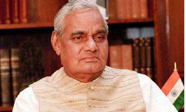 मन्दिरों में जमा सोना निकालने के लिए वाजपेयी सरकार लाई थी ‘स्वर्ण जमा योजना 1999’ ?