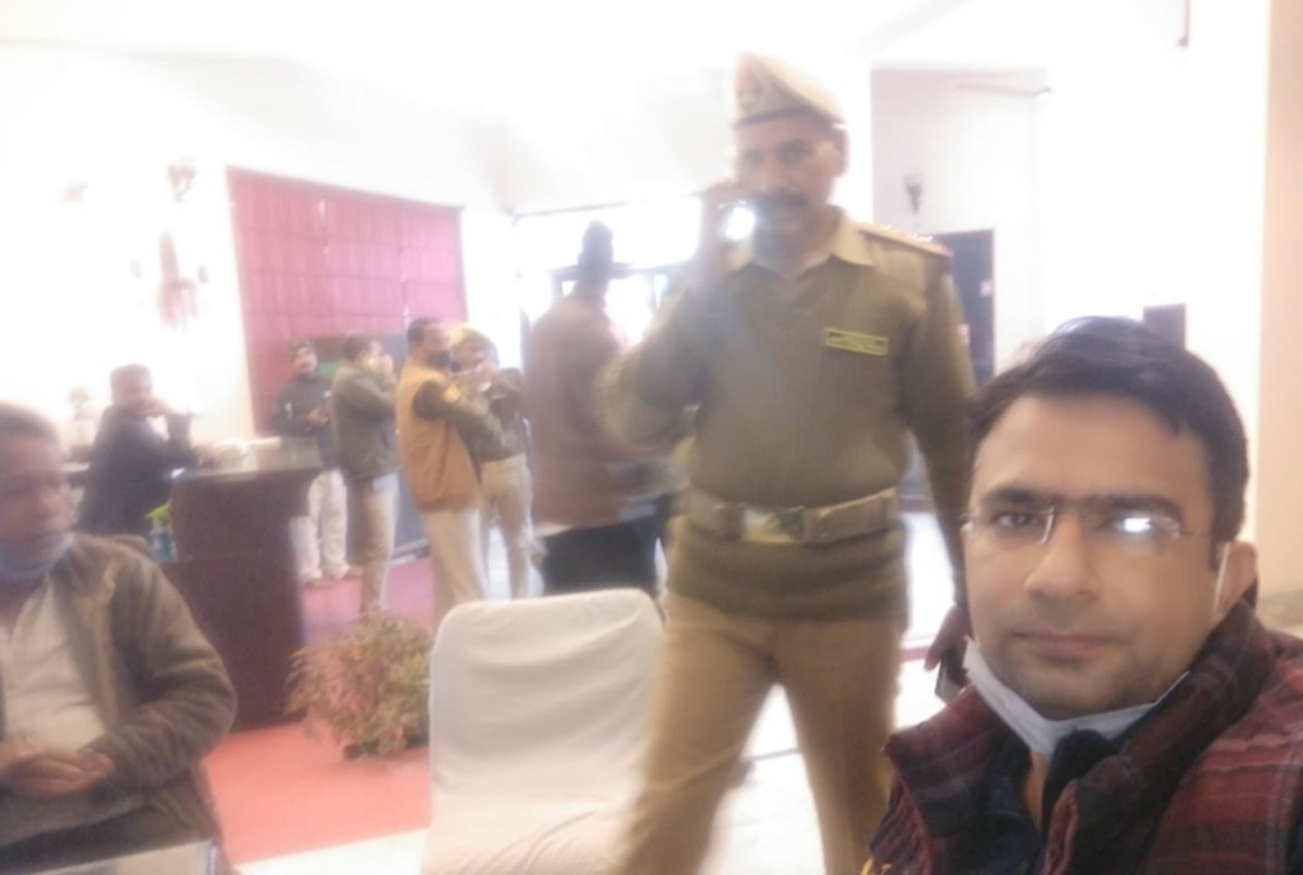 बिग ब्रेकिंग : योगीराज में गाय बचाना भी गुनाह ! कांग्रेस के राष्ट्रीय सचिव रोहित चौधरी सहित कई नेता हाउस अरेस्ट