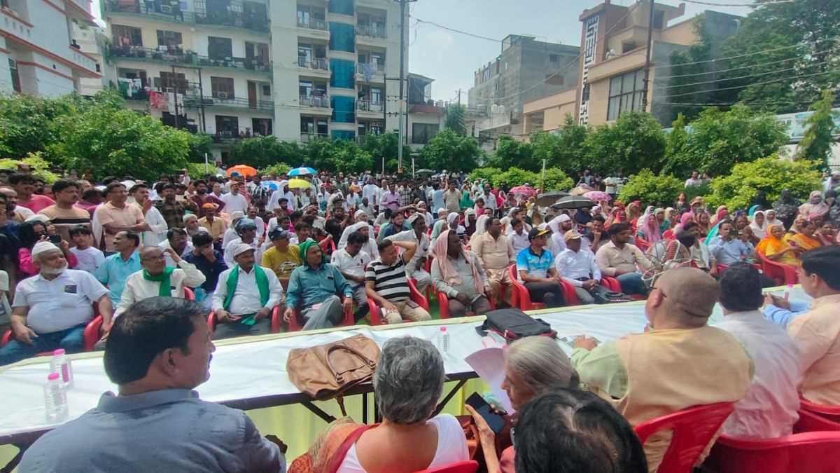 रियल एस्टेट कारोबारियों की एजेंट बनी हुई है सरकार रियल एस्टेट कारोबारियों की एजेंट बनी हुई है सरकार