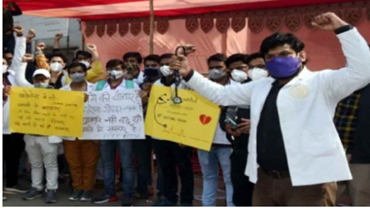मध्य प्रदेश में 3,000 जूनियर डॉक्टरों के इस्तीफे के बाद सीनियर डॉक्टरों ने काम करना किया बंद