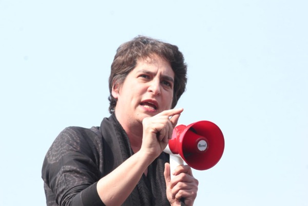 किसानों, पत्रकारों के समर्थन में प्रियंका गांधी