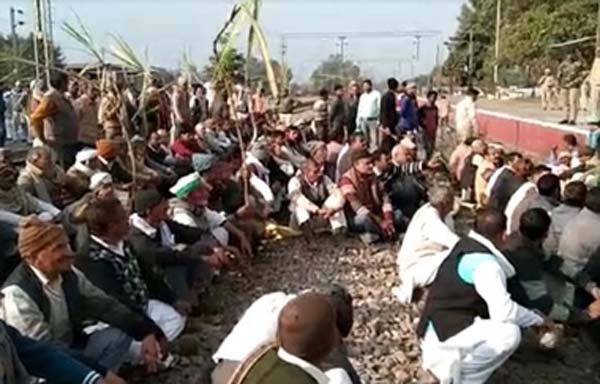 उस देश का वासी हूँ जिस देश में किसान आत्महत्या करते हैं