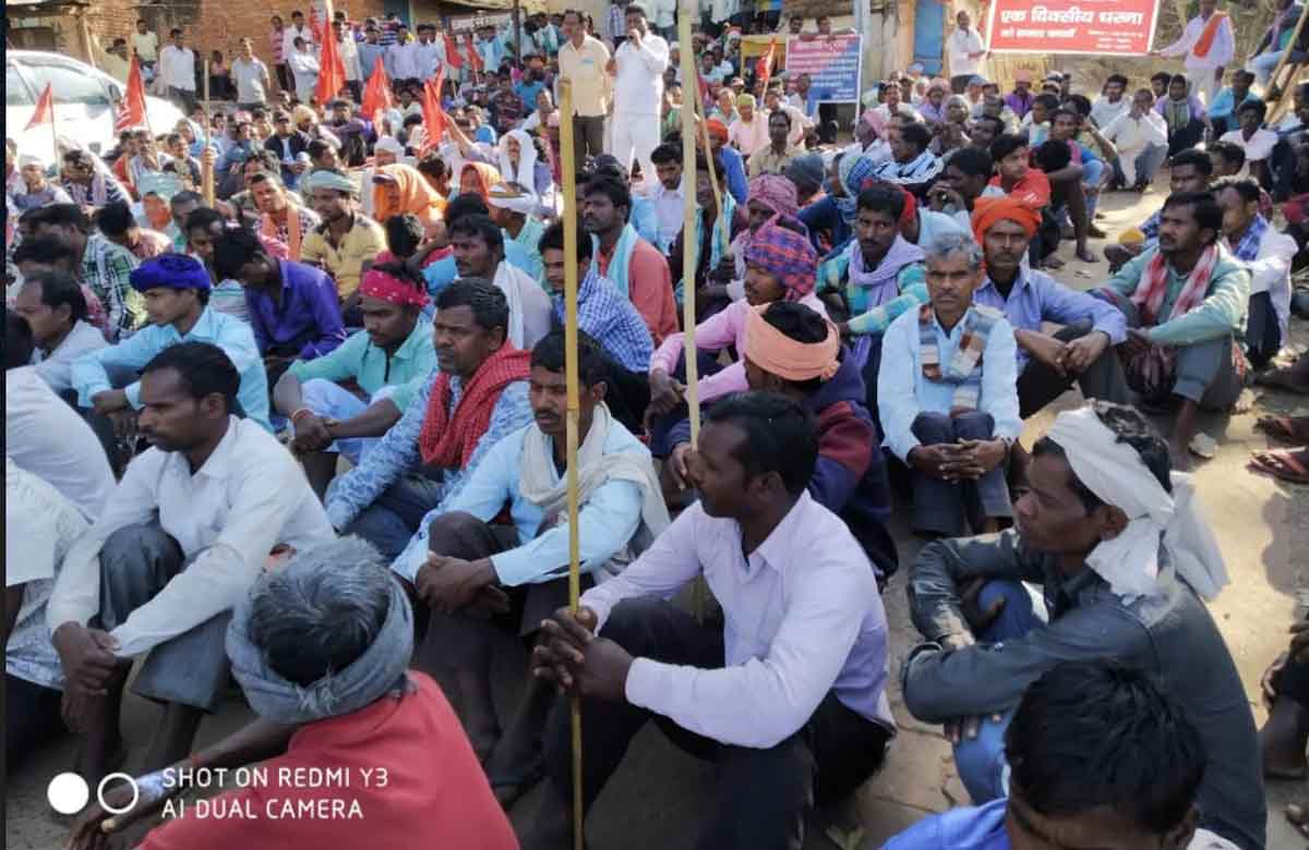 दो पहिया वाहन के कारण पारसनाथ पर्वत पर डोली मजदूर भुखमरी के कगार पर