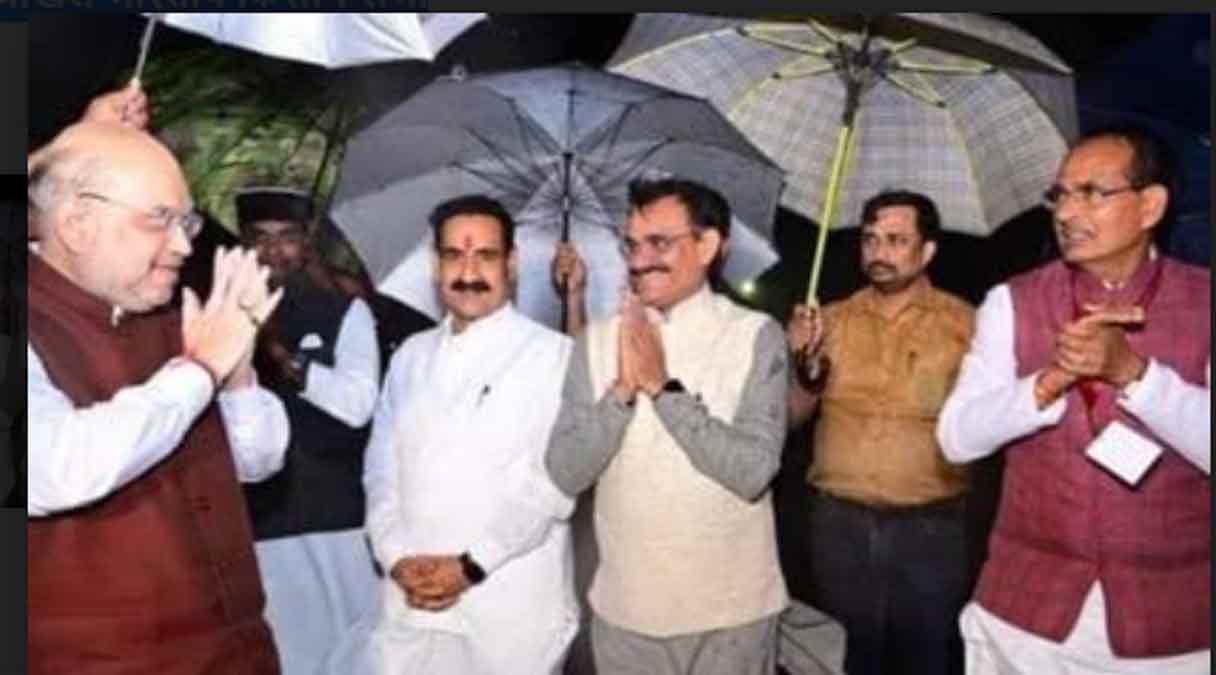 भांजियों का कौमार्य परीक्षण कर उन्हें बेइज्जत कर रही मामा की सरकार : एडवा भांजियों का कौमार्य परीक्षण कर उन्हें बेइज्जत कर रही मामा की सरकार : एडवा