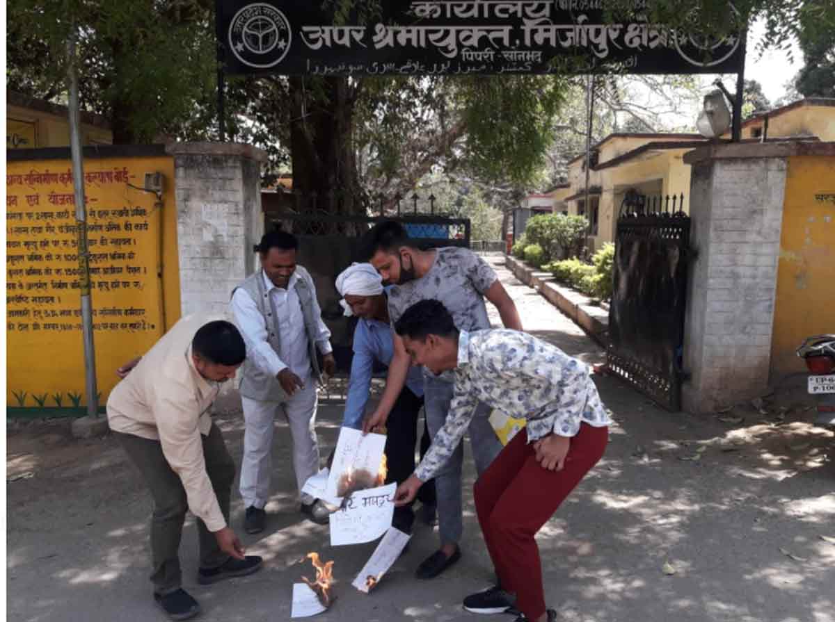 कारपोरेट हितों में श्रमिकों का गला घोट रही मोदी सरकार - वर्कर्स फ्रंट