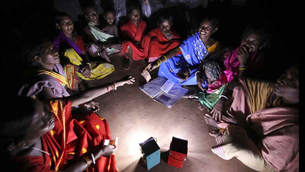ये कैसी उज्ज्वला? जनजातीय घरों में प्रकाश के लिए मिट्टी के तेल पर बढ़ी निर्भरता