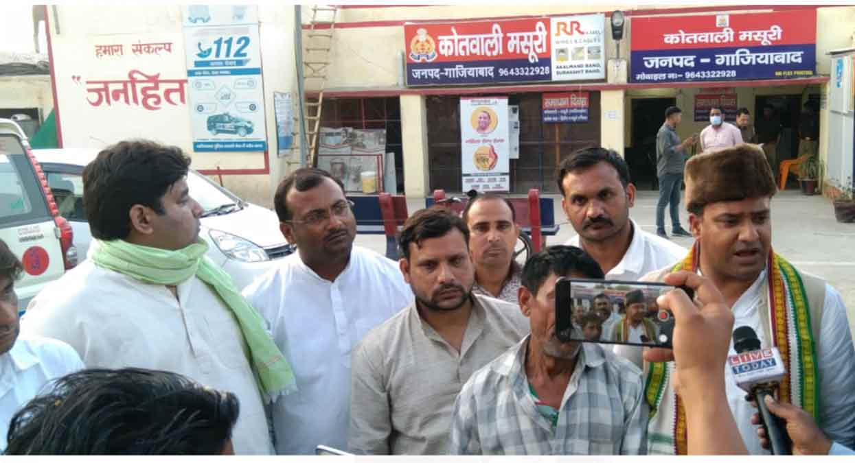 फ़र्ज़ी डिग्री वाले पीएम दूसरों को भी पढ़ने नहीं देना चाहते- एएमयू का बजट कम करने पर बोले शाहनवाज़ आलम