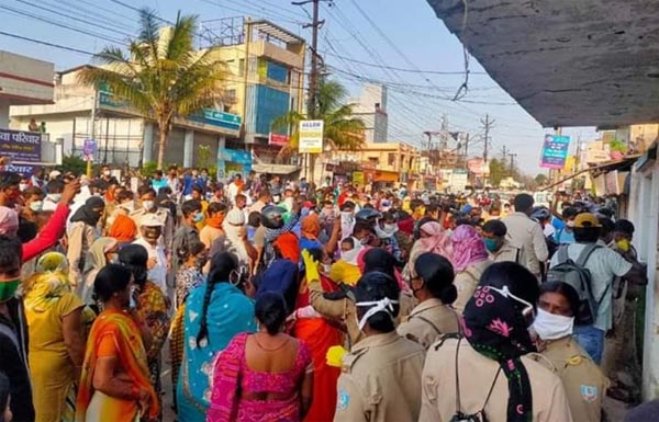 इस व्यवस्था को कोरोना महामारी ने और भी बदबूदार बनाया