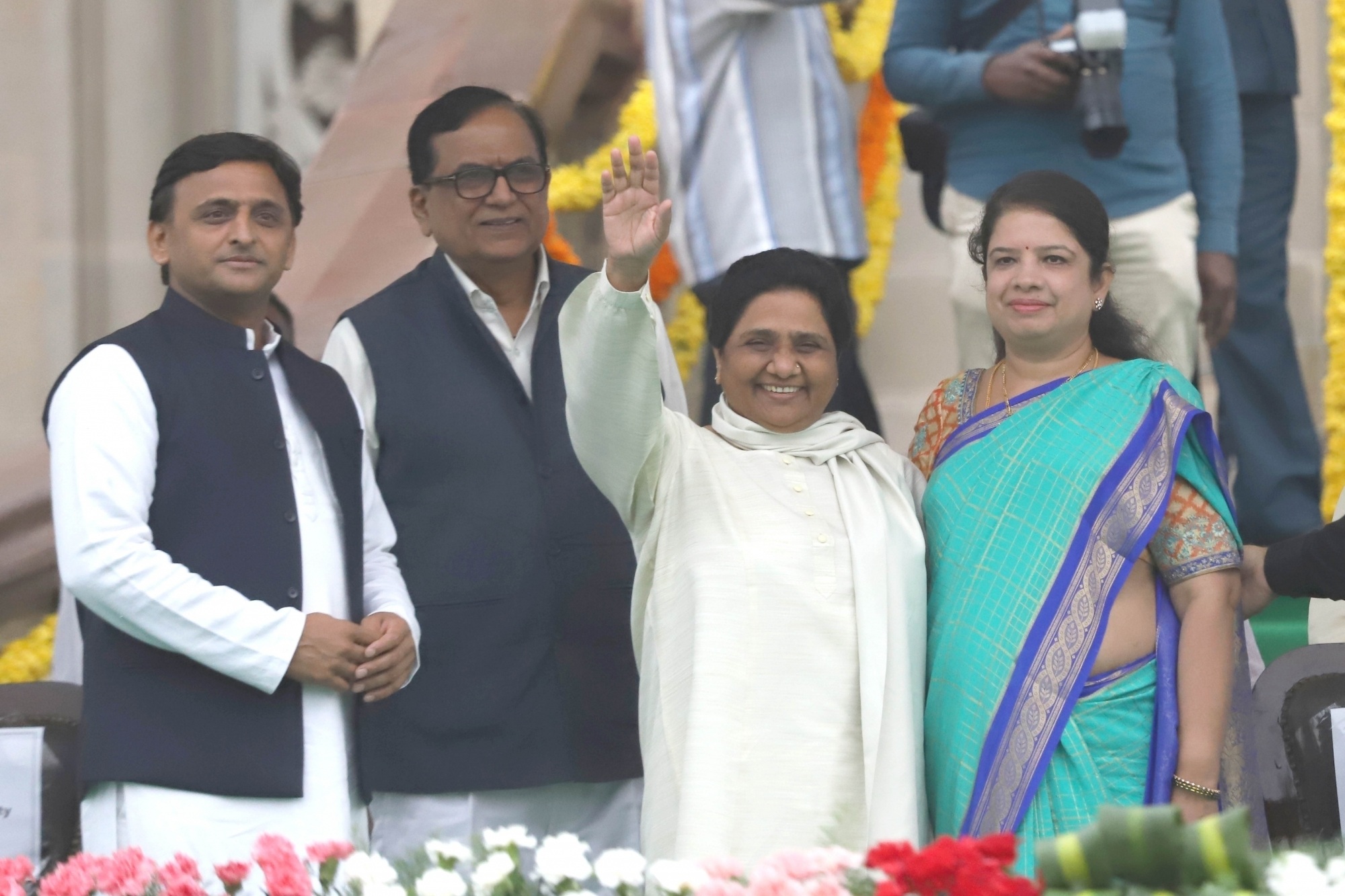 कांग्रेस की जिम्मेदारी नहीं थी बुआ-बबुआ को जिताती, आप हारे हैं तो आत्ममंथन करिए