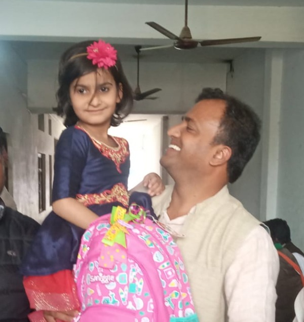 अखिलेश पर फिर भारी पड़ीं प्रियंका, ब्रेवगर्ल अनाबिया को भेजा तोहफा