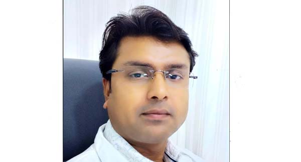 मोदीजी के दीया जलाने के आह्वान पर सेंटी हो गया ये चिकित्सक, लिख डाली कविता