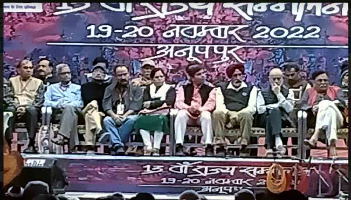 लेखक साम्प्रदायिकता और कॉरपोरेट, दोनों ही ख़तरों से लेंगे लोहा