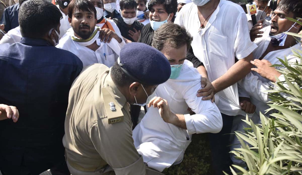 ब्रेकिंग न्यूज़ : राहुल प्रियंका को हिरासत में लिया गया, लखनऊ समेत कई जगह बर्बर लाठीचार्ज ब्रेकिंग न्यूज़ : राहुल प्रियंका को हिरासत में लिया गया, लखनऊ समेत कई जगह बर्बर लाठीचार्ज